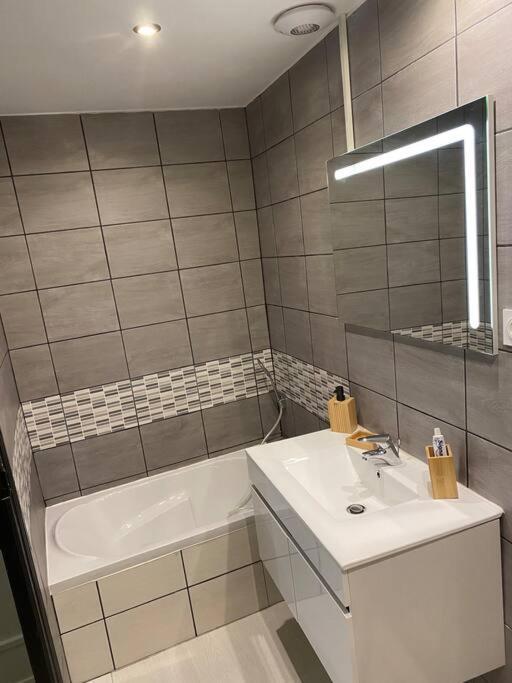 Gite De Tom Et Mag Classe 3 * Clevacances Villa Pontgibaud Dış mekan fotoğraf